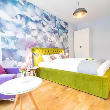 Krupnicza Modern Old Town Apartments - By Upstairs Krakow Luaran gambar