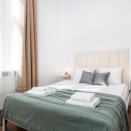 Krupnicza Modern Old Town Apartments - By Upstairs Krakow Luaran gambar