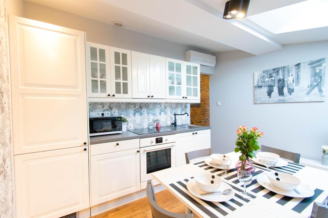 Krupnicza Modern Old Town Apartments - By Upstairs Krakow Luaran gambar