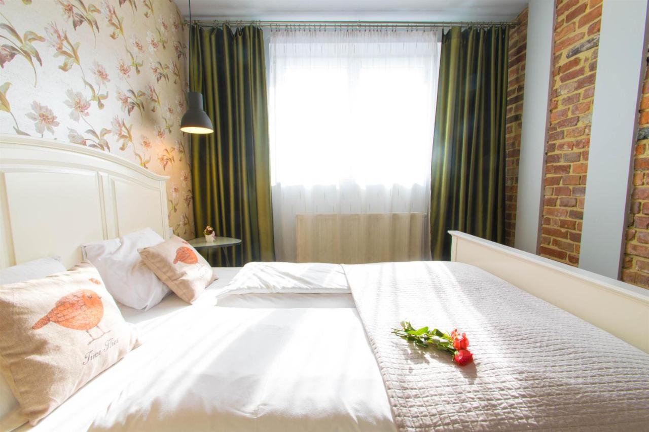 Krupnicza Modern Old Town Apartments - By Upstairs Krakow Luaran gambar