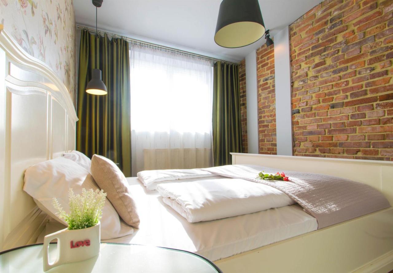 Krupnicza Modern Old Town Apartments - By Upstairs Krakow Luaran gambar