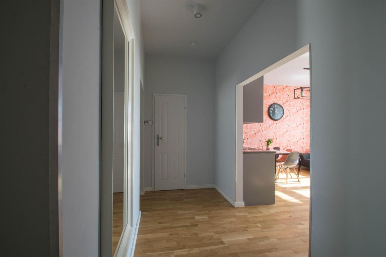 Krupnicza Modern Old Town Apartments - By Upstairs Krakow Luaran gambar