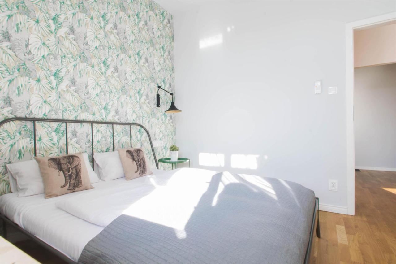 Krupnicza Modern Old Town Apartments - By Upstairs Krakow Luaran gambar