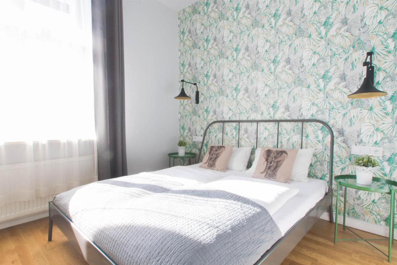 Krupnicza Modern Old Town Apartments - By Upstairs Krakow Luaran gambar