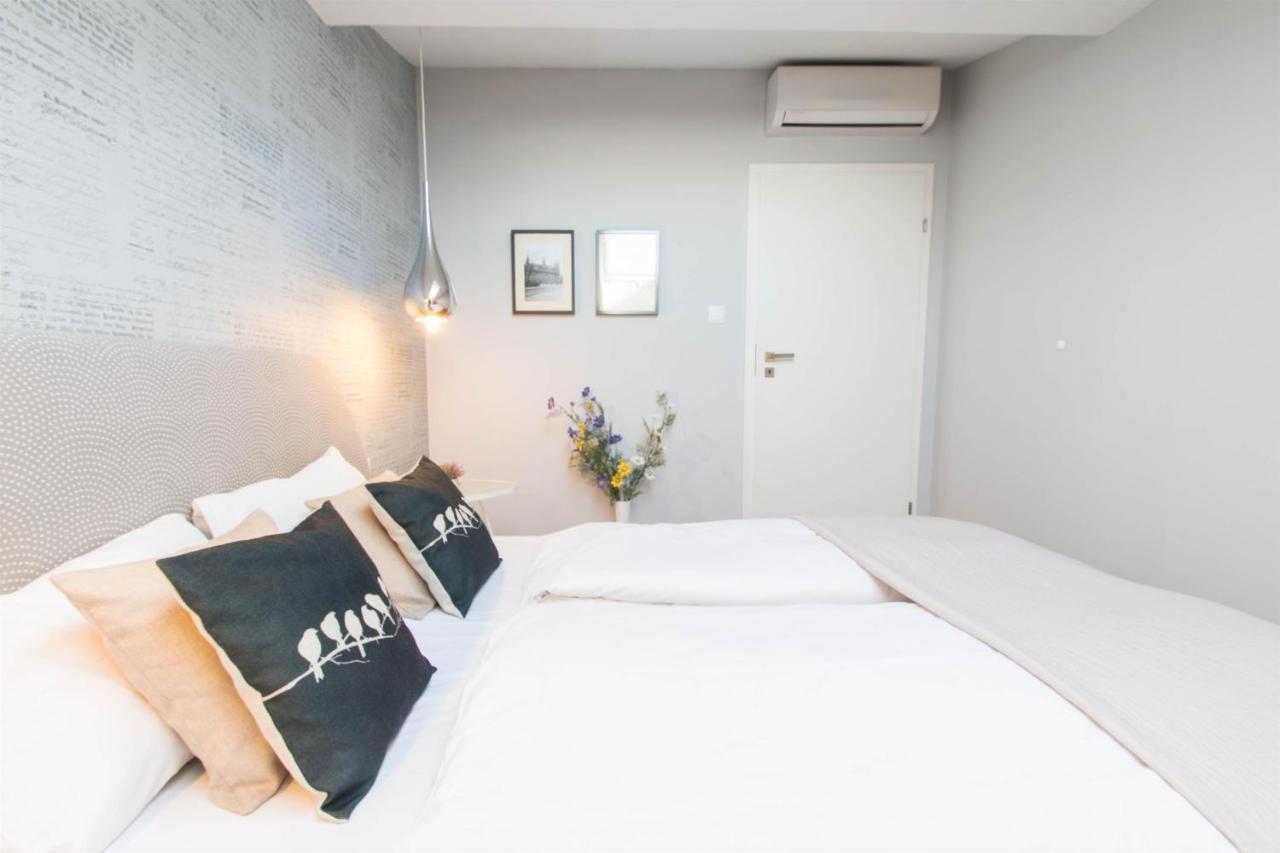 Krupnicza Modern Old Town Apartments - By Upstairs Krakow Luaran gambar