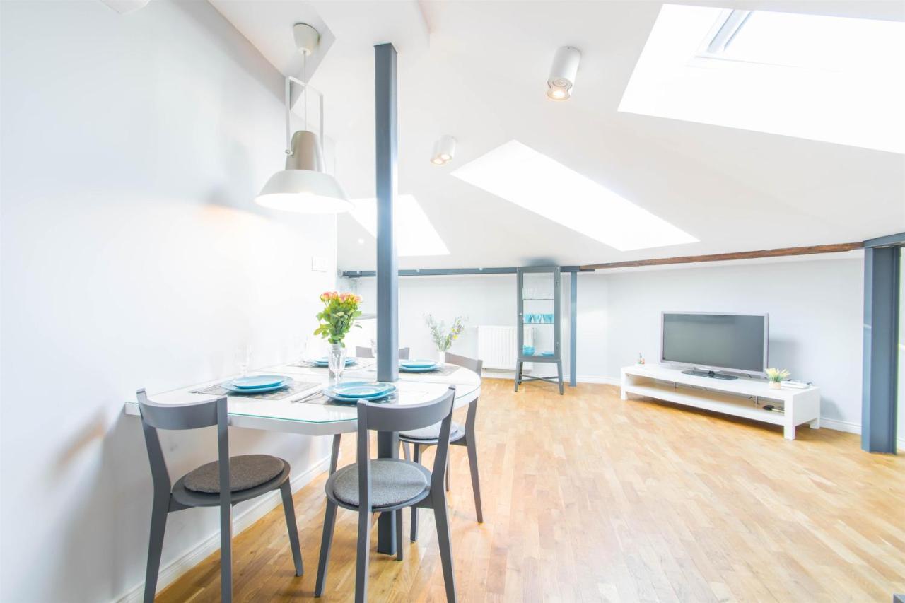 Krupnicza Modern Old Town Apartments - By Upstairs Krakow Luaran gambar