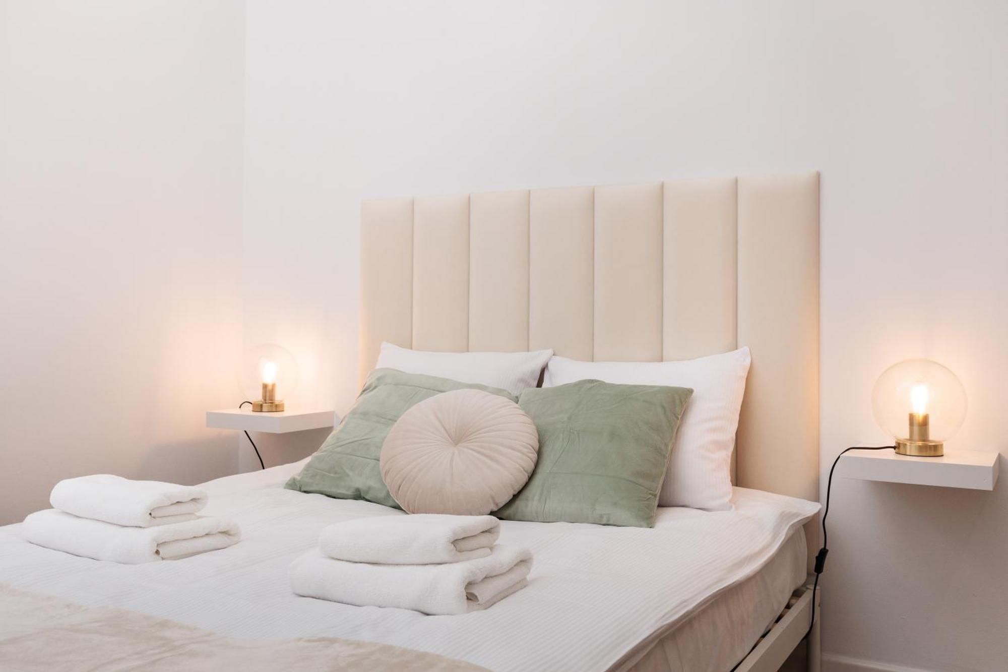 Krupnicza Modern Old Town Apartments - By Upstairs Krakow Luaran gambar