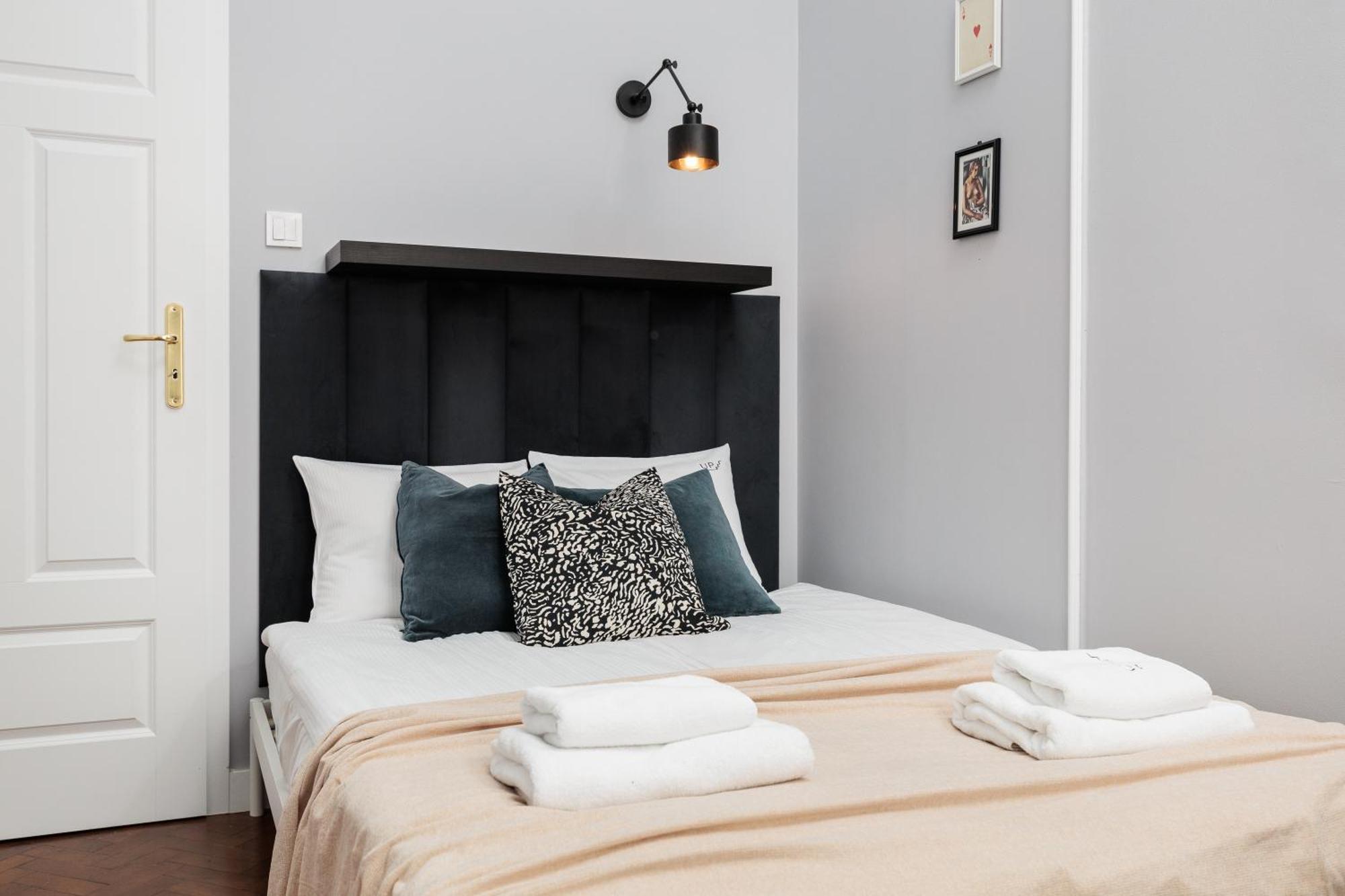 Krupnicza Modern Old Town Apartments - By Upstairs Krakow Luaran gambar