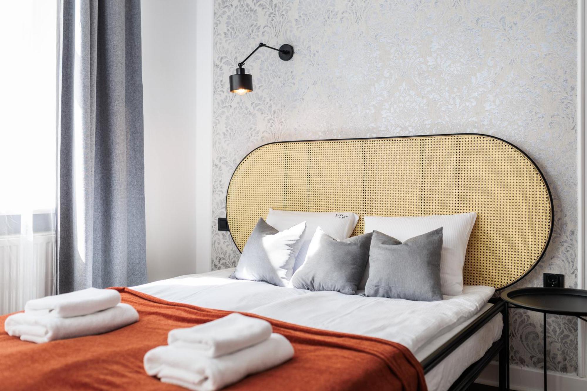 Krupnicza Modern Old Town Apartments - By Upstairs Krakow Luaran gambar